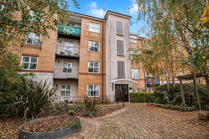 2 Bedroom Flat For Sale In Russell Road, Basingstoke, RG21