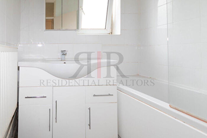 3 Bedroom Flat To Rent In Otto Street, SE17