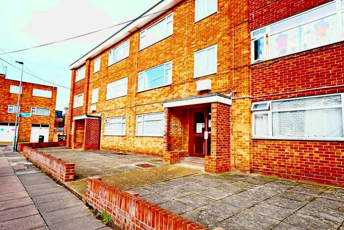 1 Bedroom Flat To Rent In Hamilton House, Clive Road, Portsmouth, PO1