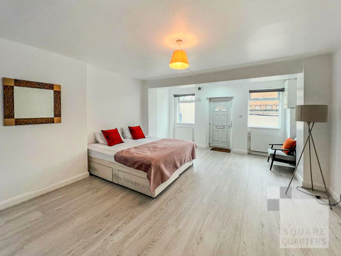 Studio To Rent In Mount View Road, Finsbury Park, London, N4