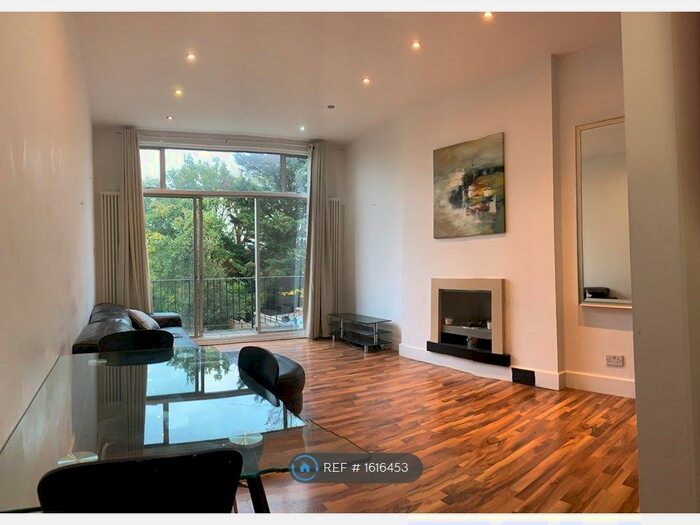 2 Bedroom Flat To Rent In Mount Nod Road, Streatham Hill, SW2