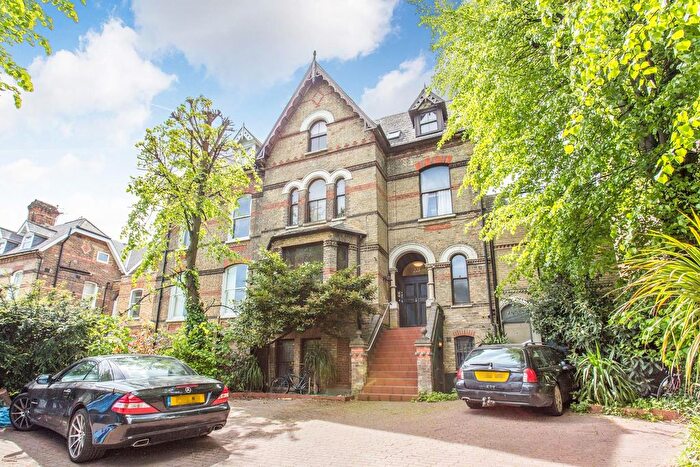 3 Bedroom Flat For Sale In Highgate, N6