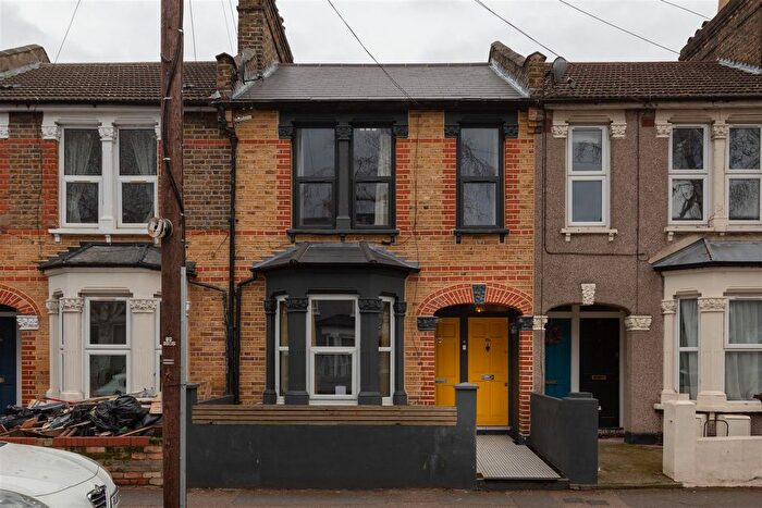 2 Bedroom Flat For Sale In Callis Road, Walthamstow, E17