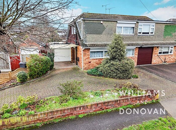 3 Bedroom Semi Detached House For Sale In Waverley Road, Benfleet, SS7