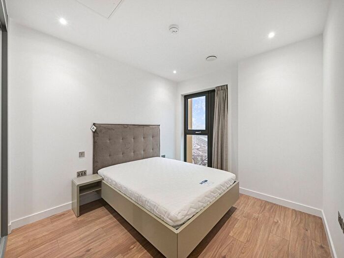 3 Bedroom Flat To Rent In Uncle Acton, Victoria Road, W3