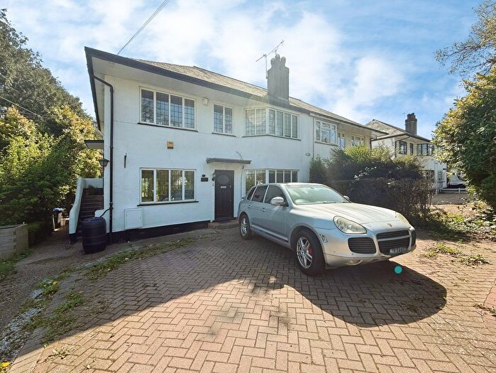 2 Bedroom Flat To Rent In Church Road, Iver, Buckinghamshire, SL0