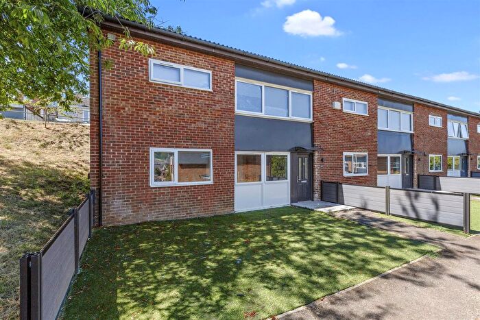 1 Bedroom Flat To Rent In Longland Way, High Wycombe, HP12