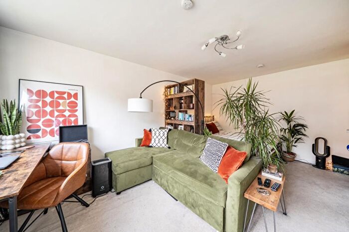 Studio To Rent In Petersham Road, Richmond, TW10