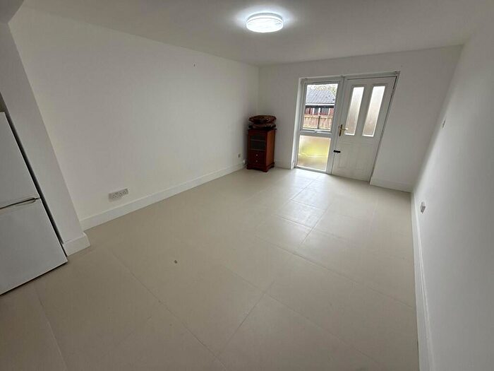 1 Bedroom Apartment To Rent In Queens Road, Manchester, M40