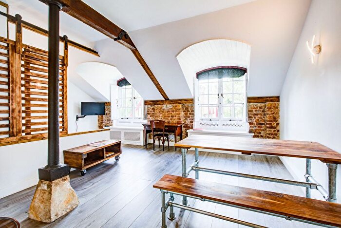 1 Bedroom Studio For Sale In Grove Mill Lane, Watford, WD17