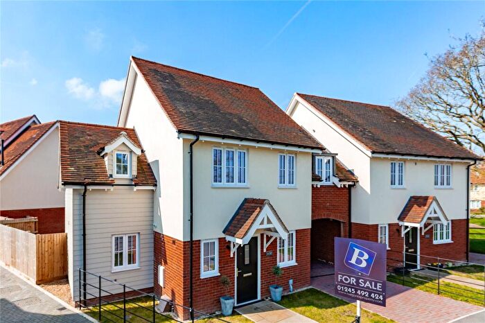 3 Bedroom Link Detached House For Sale In Felmoor Chase, Felsted, Dunmow, Essex, CM6