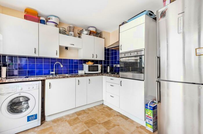 2 Bedroom End Of Terrace House To Rent In Goldfinch Road London, SE28