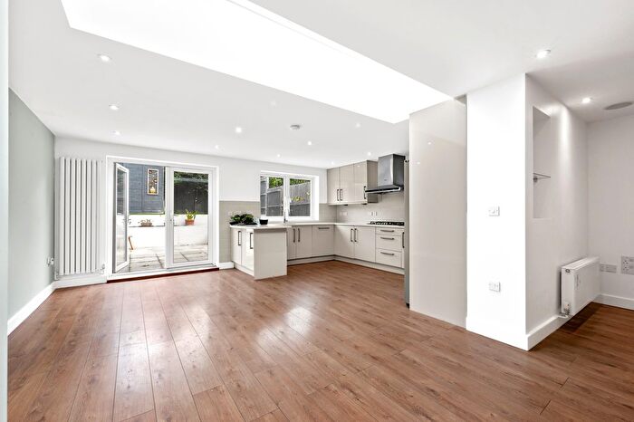 5 Bedroom Semi-Detached House To Rent In Meadowview Road, London, SW20