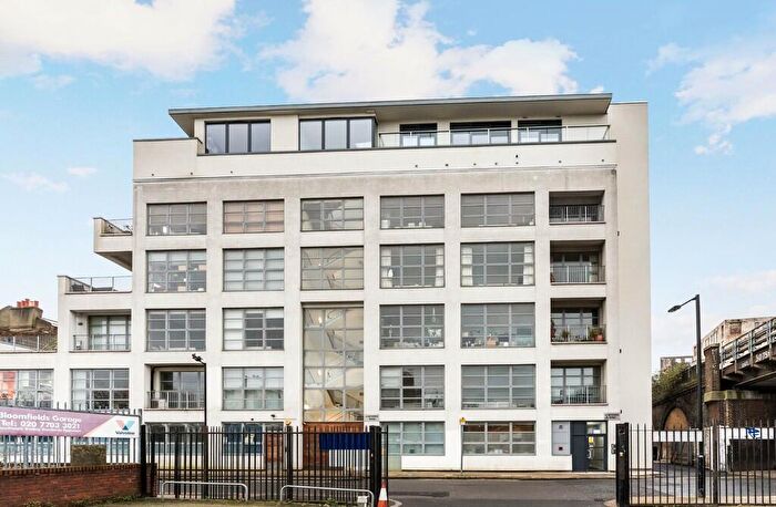 1 Bedroom Apartment To Rent In Bethwin Road, London, SE5