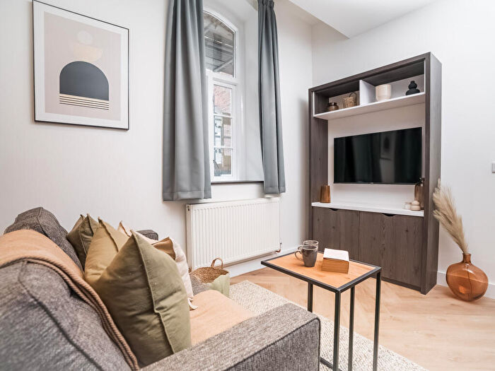 1 Bedroom Apartment To Rent In Apt, Churchill House Residence #, LS1