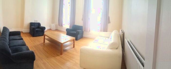 3 Bedroom Property To Rent In Stoke Newington Road, London, N16