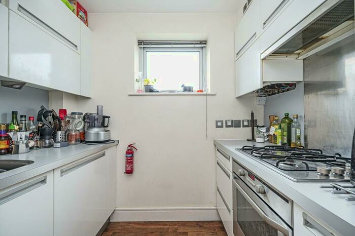 2 Bedroom Flat To Rent In Elizabeth Mews, Hackney, London, E2