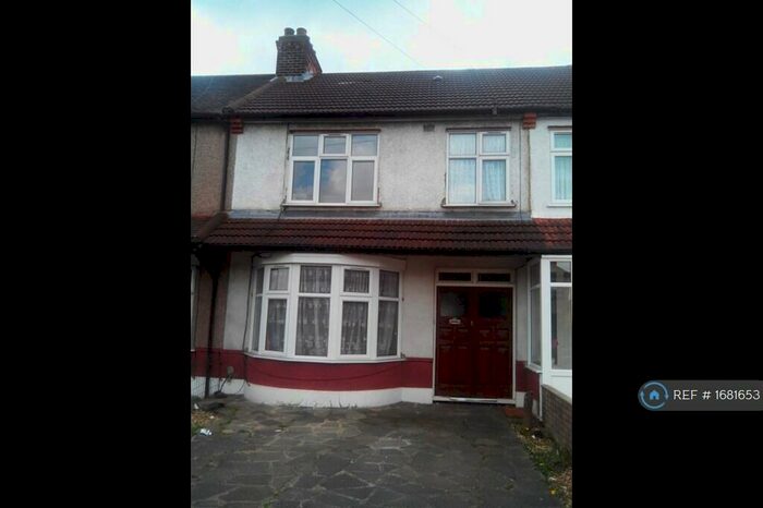 3 Bedroom Terraced House To Rent In Baron Gardens, Essex, IG6