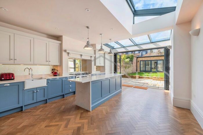 5 Bedroom Town House To Rent In Britannia Road, Fulham, London, SW6