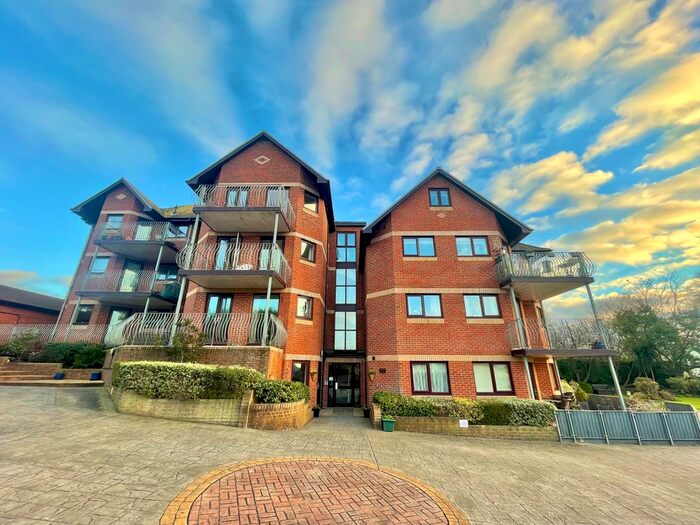 2 Bedroom Flat To Rent In Raddenstile Lane, Exmouth, EX8