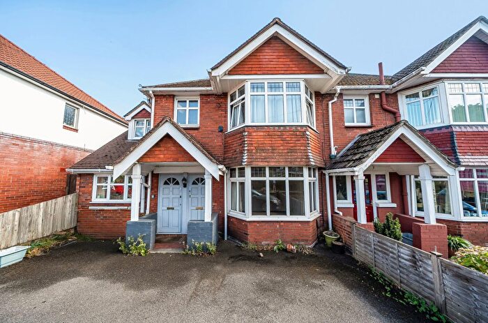 2 Bedroom Maisonette For Sale In Winchester Road, Southampton, Hampshire, SO16