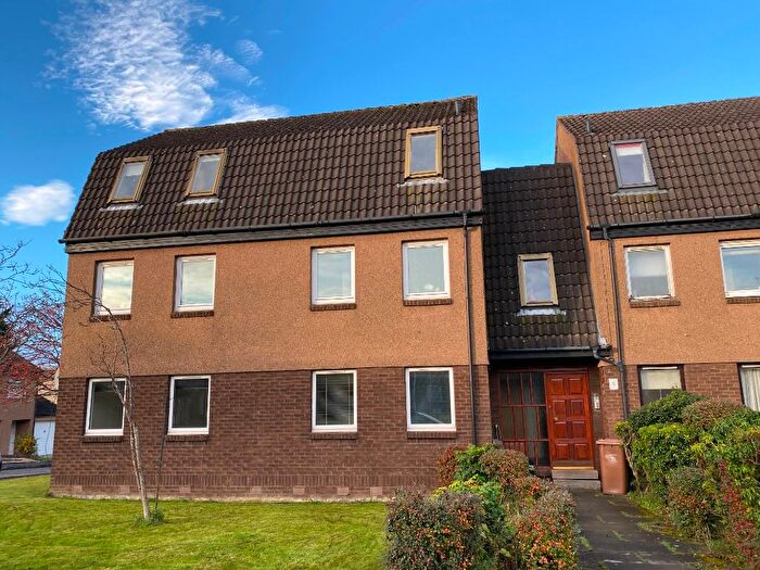 2 Bedroom Flat To Rent In Stuart Crescent, Craigmount, Edinburgh, EH12