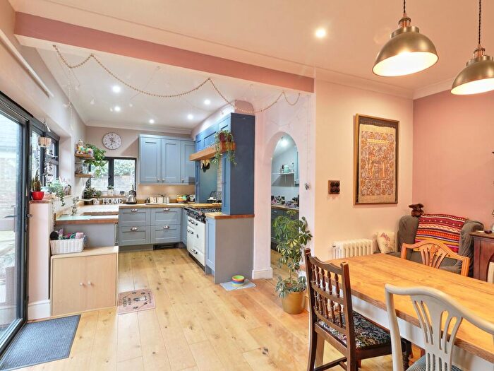 3 Bedroom Semi-Detached House For Sale In Rycroft Avenue, St Neots, PE19