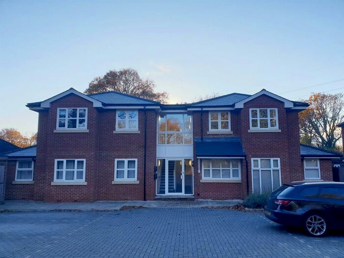 2 Bedroom Flat To Rent In Segensworth Road, Fareham, PO15