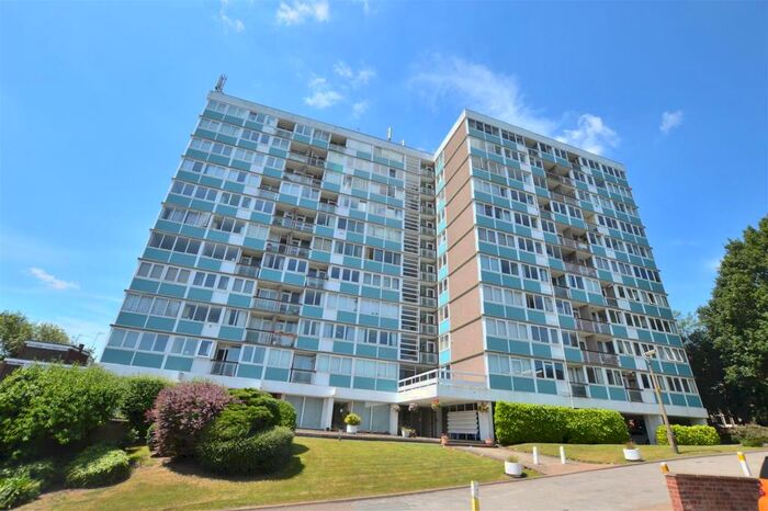 2 Bedroom Flat To Rent In Kenilworth Court Styvechale Coventry, CV3