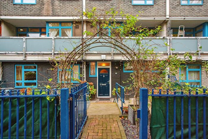 3 Bedroom Flat For Sale In Walpole Place, London, SE18
