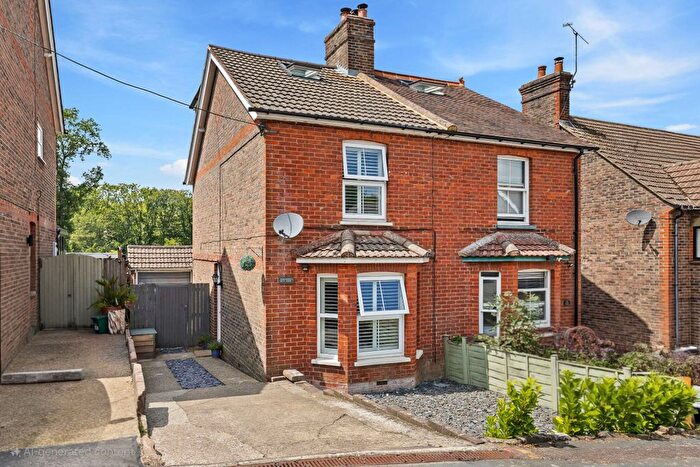 3 Bedroom Semi-Detached House For Sale In Hamsey Road, East Grinstead, RH19