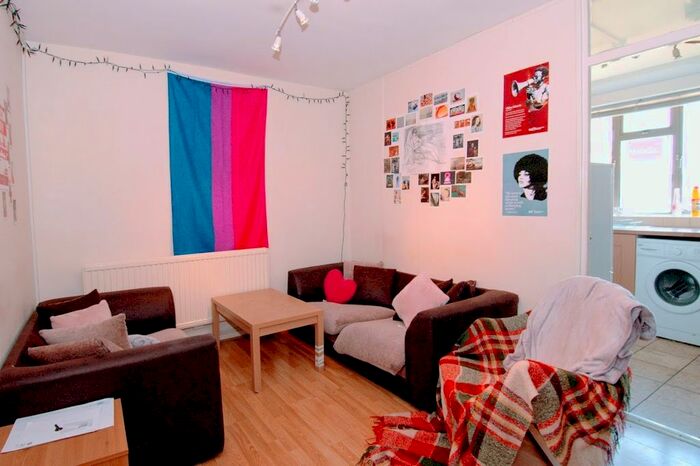 4 Bedroom Flat To Rent In Cooks Road, Kennington, London, London, SE17