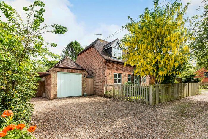 3 Bedroom Detached House For Sale In Chapel Lane, Stoke, SP11