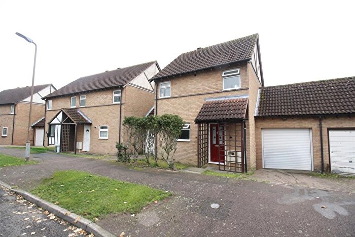 3 Bedroom Link Detached House For Sale In Chepstow Drive, Bletchley, MK3