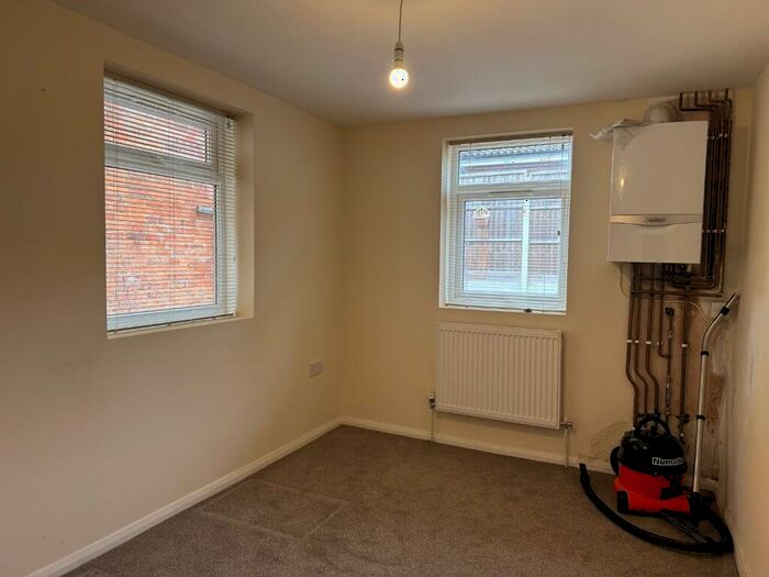 3 Bedroom Terraced House For Sale In Semilong Road, Semilong, Northampton, NN2