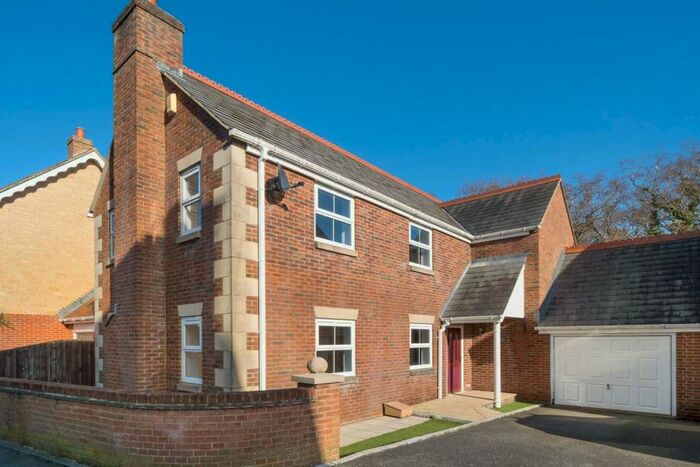 3 Bedroom Link Detached House For Sale In Hornbeam Square, Ryde, PO33