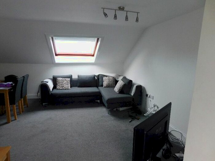 2 Bedroom Flat To Rent In Nethergate, City Centre, Dundee, DD1