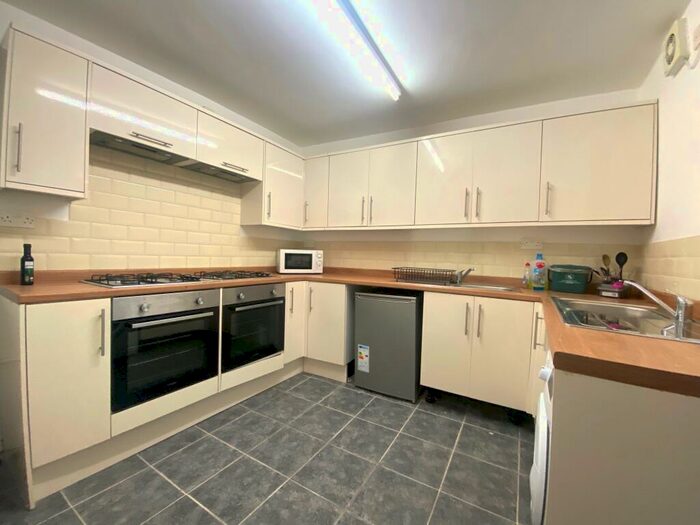 7 Bedroom House To Rent In King Edwards Road, Brynmill, Swansea, SA1