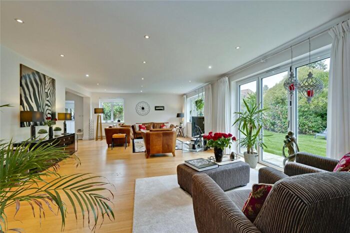 5 Bedroom Detached House To Rent In Pipers Close, Cobham, Surrey, KT11