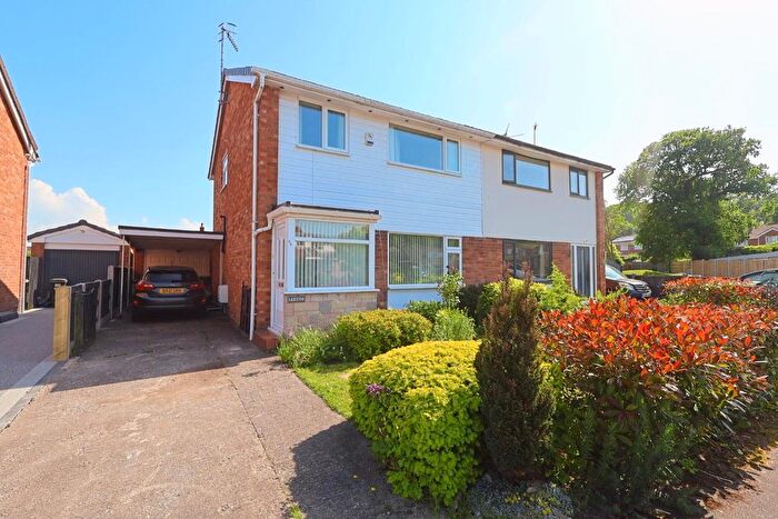 3 Bedroom Semi Detached House For Sale In Wyndham Drive, Cefn-Y-Bedd, LL12