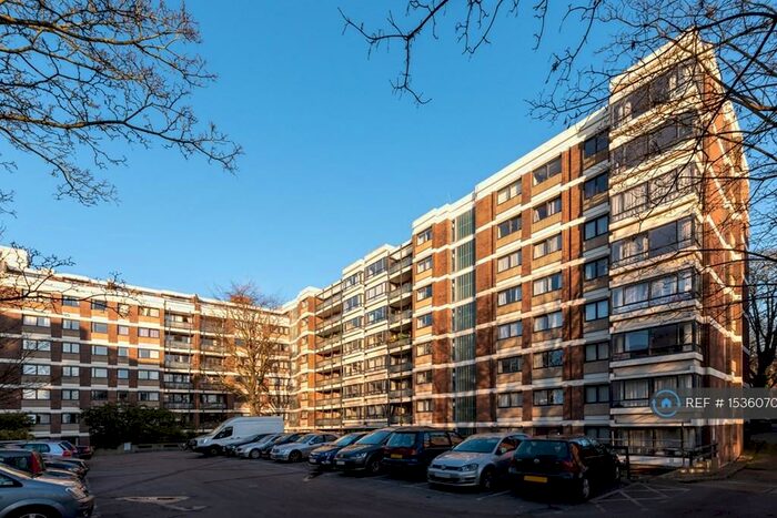 3 Bedroom Flat To Rent In The Drive, Hove, BN3