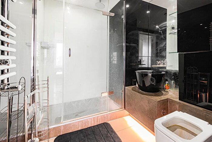 2 Bedroom Flat For Sale In City Road, London, EC1Y
