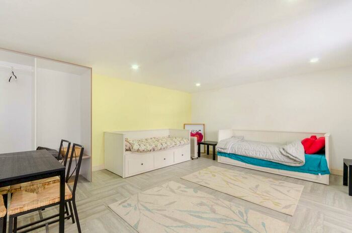 Studio To Rent In Addison Gardens, Surbiton, KT5