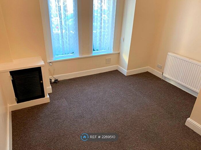 1 Bedroom Flat To Rent In Kings Road, London, E6