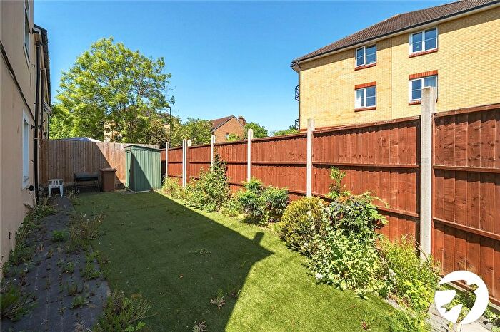2 Bedroom Flat To Rent In Bayes Close, London, SE26