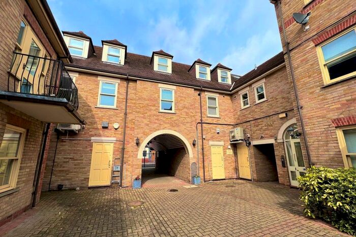 1 Bedroom Flat To Rent In Moulsham Street, Chelmsford, CM2