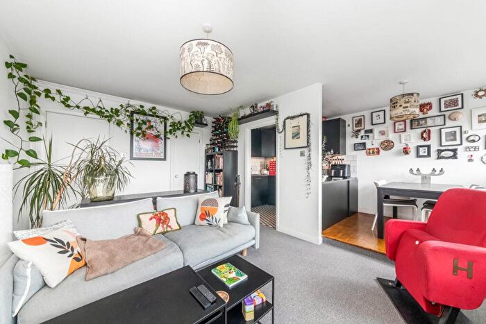 1 Bedroom Apartment For Sale In Lordship Lane, East Dulwich, London, SE22