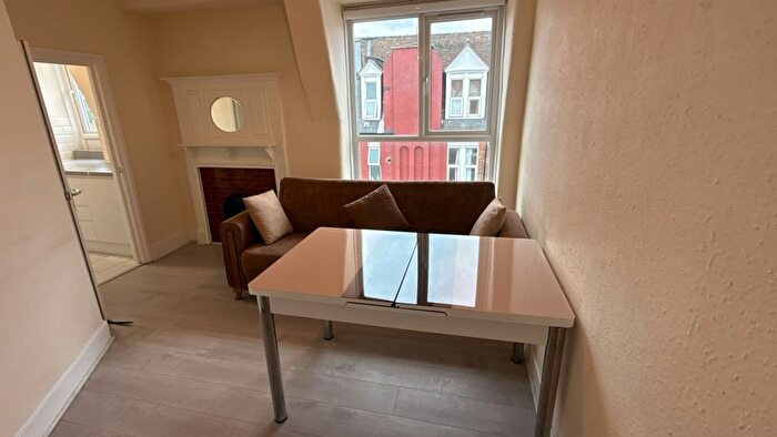 3 Bedroom Flat To Rent In Grand Parade, Green Lanes, London, N4