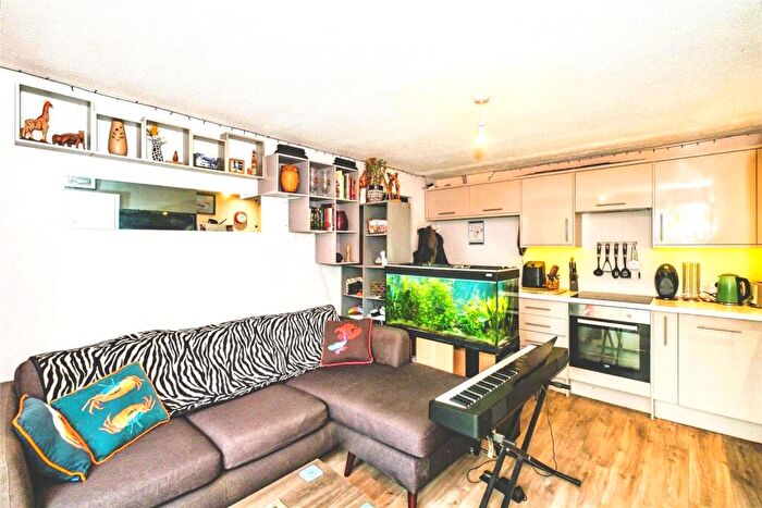 1 Bedroom Maisonette For Sale In Pilgrims Walk, Worthing, West Sussex, BN13