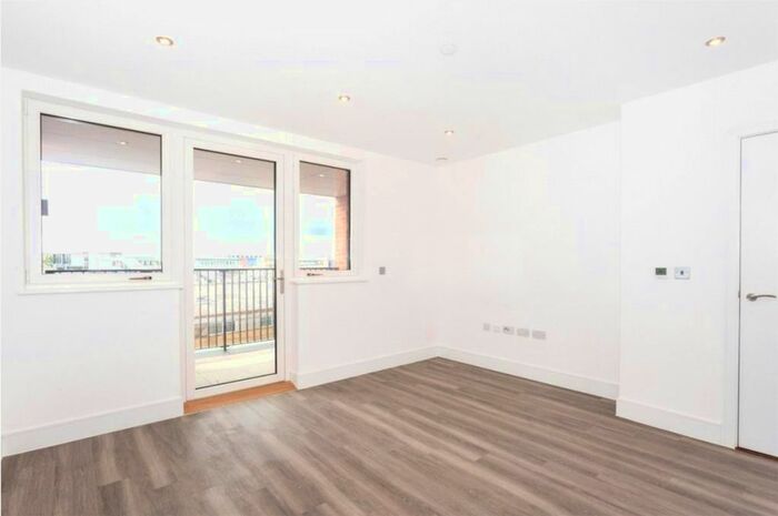 1 Bedroom Flat To Rent In Healum Avenue, Southall, UB2